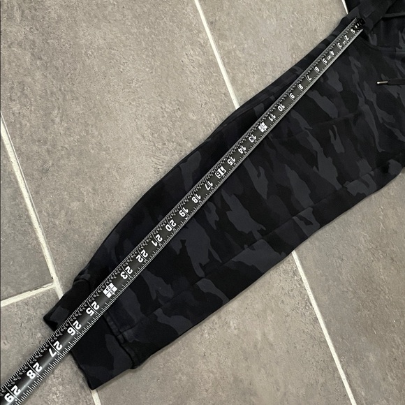 Lululemon Scuba High-Rise Jogger *Fleece size 2 - Picture 5 of 7